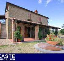 Toskanisches Bauernhaus aus Stein in der Provinz Arezzo, Toskana. - Bucine