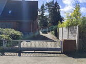 DHH straßenseitig / Zufahrt - Haus bzw. Doppelhaushälfte mit schönem und großem Garten in ruhiger Lage