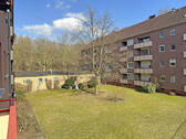 Blick in den Garten - Etagenwohnung mit 61,80 m&sup2; in Hamburg zum Kaufen