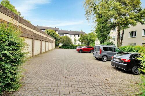 Garagen und Stellplätze - 