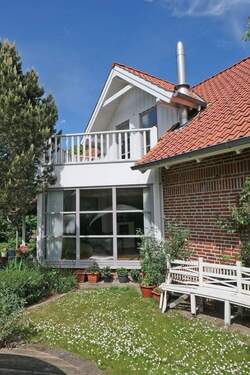 Rückseite mit Blick auf den Balkon - 