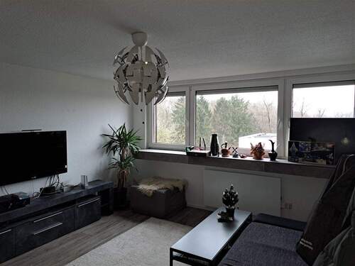 2023003 Wohnzimmer - Sanierte 3 Zimmerwohnung in ruhiger Lage