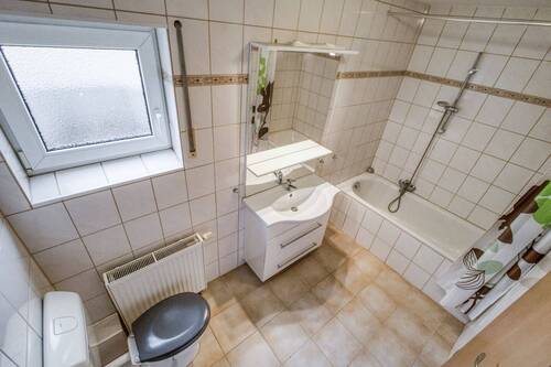 Einliegerwohnung - Bad - 