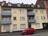Vorderansicht des Hauses - Wohnen mit Komfort: 3 ZKB-Wohnung mit 2 Balkonen in Kassel-Rothenditmold