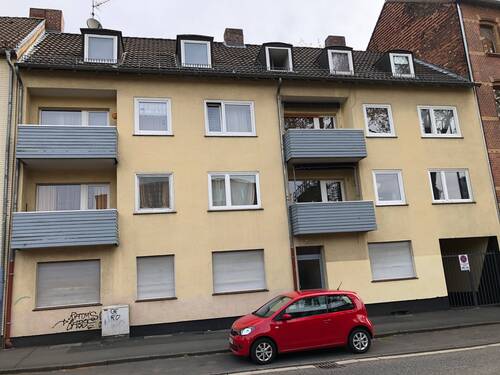 Vorderansicht des Hauses - Wohnen mit Komfort: 3 ZKB-Wohnung mit 2 Balkonen in Kassel-Rothenditmold