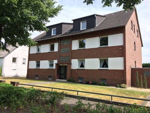 Außenansicht.JPG - 3-Zimmer Wohnung mit Balkon und Gartennutzung