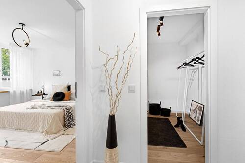 Blick Schlafzimmer u. Ankleide - 