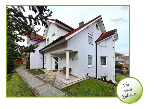. - *** Charmante Doppelhaushälfte mit viel Platz ***