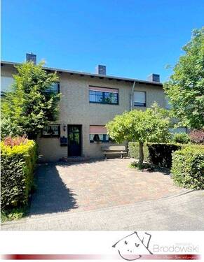 Hausansicht - Charmantes Reihenmittelhaus mit schönem Garten in guter Lage von Korschenbroich - Steinhausen