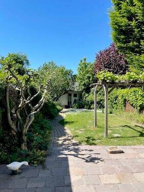 Garten - 4 Zimmer Mehrfamilienhaus, Wohnhaus in Korschenbroich