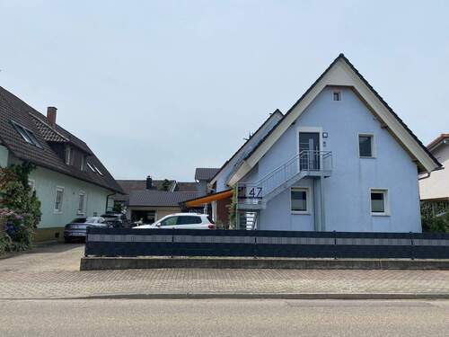 Ansicht von der Strasse - 9 Zimmer Mehrfamilienhaus, Wohnhaus zum Kaufen in Schutterwald