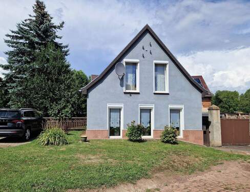 Hausansicht - 5 Zimmer Einfamilienhaus zum Kaufen in Wettin-Löbejün OT Nauendorf