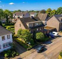 Einfamilienhaus mit Pool, Terrasse & Balkonen, inklusive 2 Garagen - optional als Zweifamilienhaus - Bottrop / Fuhlenbrock