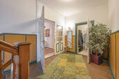 Hasuflur mit Garderobe - 