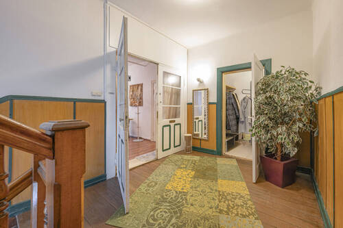 Hasuflur mit Garderobe - 
