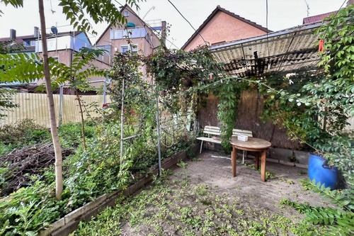 Garten - Mehrfamilienhaus, Wohnhaus mit 235,00 m&sup2; in Stuttgart zum Kaufen