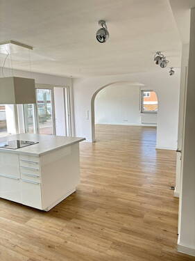 Wohn- / Essbereich - Moderne 3-Zimmer Wohnung - 1.120,00&nbsp;EUR Kaltmiete, ca.&nbsp; 154,00&nbsp;m&sup2;&nbsp;Wohnfl&auml;che