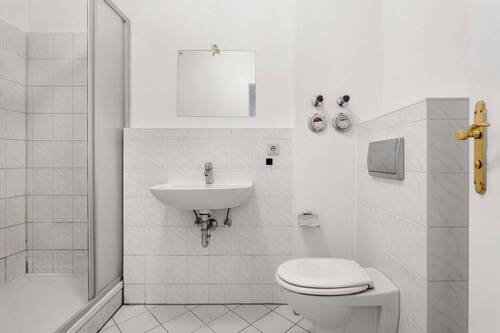 Badezimmer - 2 Zimmer Etagenwohnung zum Kaufen in Berlin