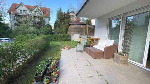 Terrasse - Schicke und moderne Eigentumswohnung mit Terrasse, Gartenanteil und Außenstellplatz in Jena