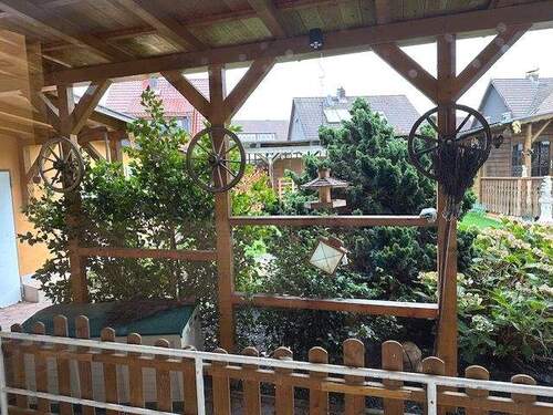 Überdachung Kellereingang und Weg hinter Haus - 