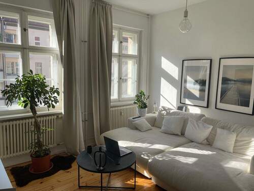 Wohnzimmer - Helle 2 Zimmer Wohnung Berlin Prenzlauer Berg
