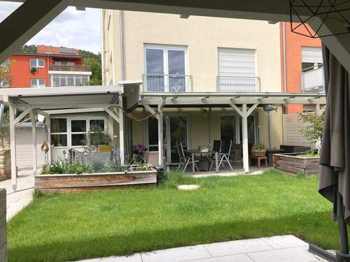 Außenansicht - Großes Haus mit Garten, Pool und Kamin im Norden von Jena zu verkaufen - 145.000 € seit Kauf an Zusatzinvestitionen verbaut