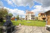 Grundstück mit Spielgeräten - AnKaSa GmbH*Traumhafte*3,5 Zimmer DG *Dachterrasse*EBK*Tagslichtbad*Fußbodenheizung*Wanne+Dusche*