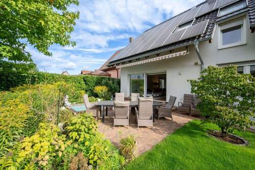 Bezaubernder Gartenbereich mit Markise zum Entspannen, Photovoltaikanlage zum Sparen - 9 Zimmer Einfamilienhaus zum Kaufen in Frankfurt am Main