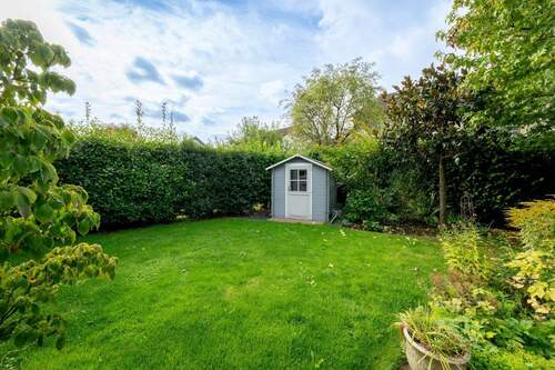 Grüne Oase mit Sichtschutz - Einfamilienhaus mit 259,00 m&sup2; in Frankfurt am Main zum Kaufen