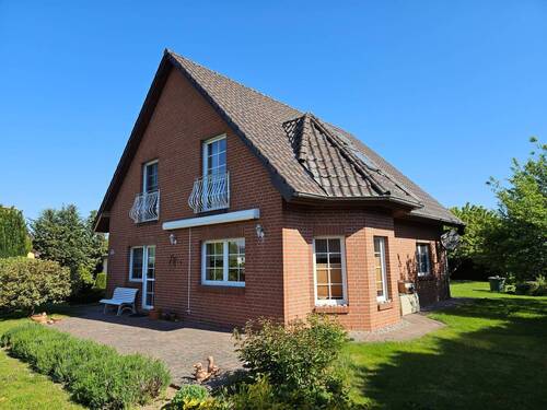Südecke.jpg - Gleich zum einziehen kurz vor der Stadt! Haus, Hof mit Garten, Garagen u. Carport