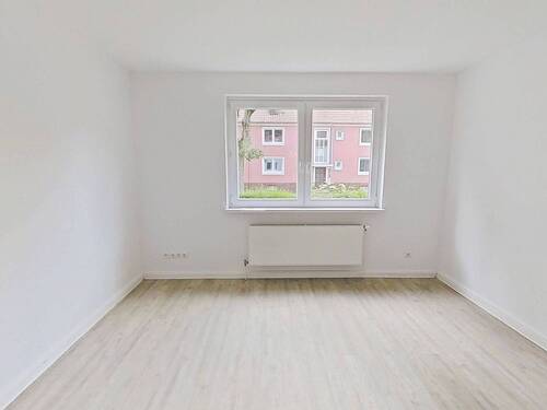 Ansicht I: Wohn- und Esszimmer - Lichtdurchflutete 2-Zimmer-Wohnung mit gemütlichem Ambiente