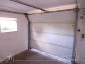 Garage mit elektrischem Tor - 