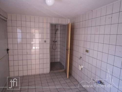 Waschküche mit Platz für die Waschmaschine - 