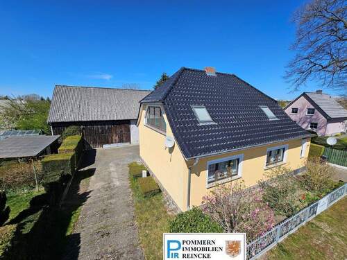 Zweite Grundstückszufahrt.jpg - 5 Zimmer Einfamilienhaus in Boldekow