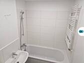 Mondernes Wannenbad - 