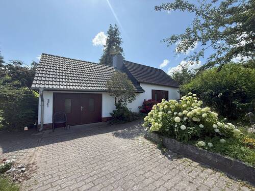 Haus- und Grundstücksansicht - 