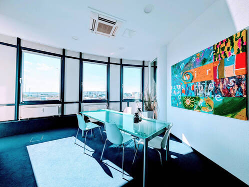 Büro im Turm - Büro im Turm: Panoramablick über Böblingen, sofort bezugsbereit