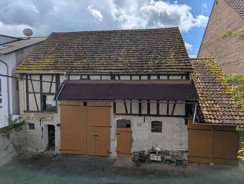 Scheune mit Garage - 7 Zimmer Mehrfamilienhaus, Wohnhaus in Frankfurt