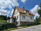 Außenansicht - Einfamilienhaus mit Nebengebäude