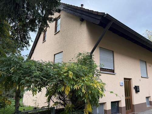 Bild 1 - Doppelhaushälfte, 121 m² Wfl, 3 Wohnebenen, 5 Schlafzi., 229 m² Grund in Höchstadt Mitte