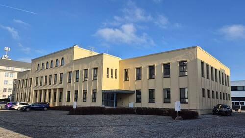 Haus 2 2024.jpg - Helle Räume mit Blick über die Neue Kauffahrtei