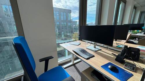 Möbilierter Arbeitsplatz - 