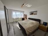 Schlafzimmer Blick zum Fenster - 