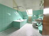 Bad im Dachgeschoss - 