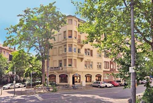 Gepflegtes Denkmalschutzobjekt - Frankfurt-Bockenheim: Hervorragende Stadtlage - komplett vermietetes Mehrfamilienhaus mit Gewerbe