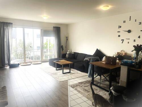Ansicht Wohn/Essraum mit Ausgang auf den kleinen Balkon - Chic und modern: 2-Zimmer-Wohnung mit 2 Balkonen in Bonn-Geislar