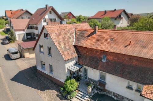 Außenansicht - Doppelhaushälfte mit 104,00 m² in Stegaurach zum Kaufen