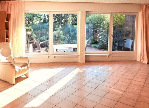 große Glasfront zum Garten - 