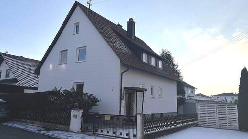 Außenansicht - 7 Zimmer Mehrfamilienhaus, Wohnhaus zum Kaufen in Illertissen - Betlinshausen