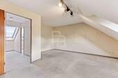 Toller Raum unter dem Dach - 